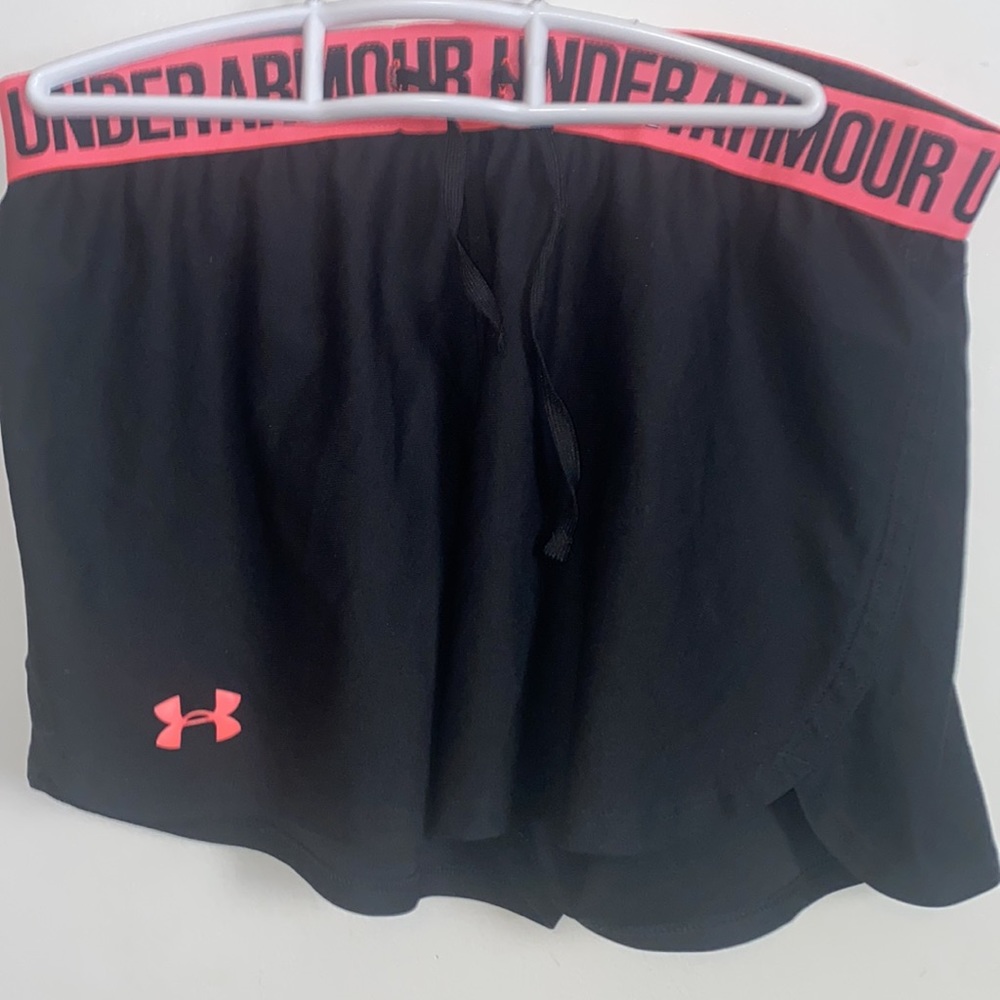 Black and salmon under armour shorts